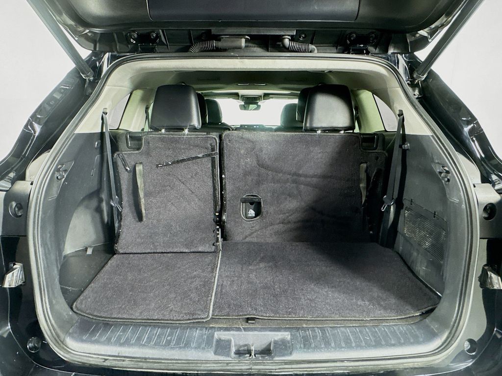 Used Car 2021 Toyota Highlander  Xle For Sale Under $30,000 In Austin, Texas