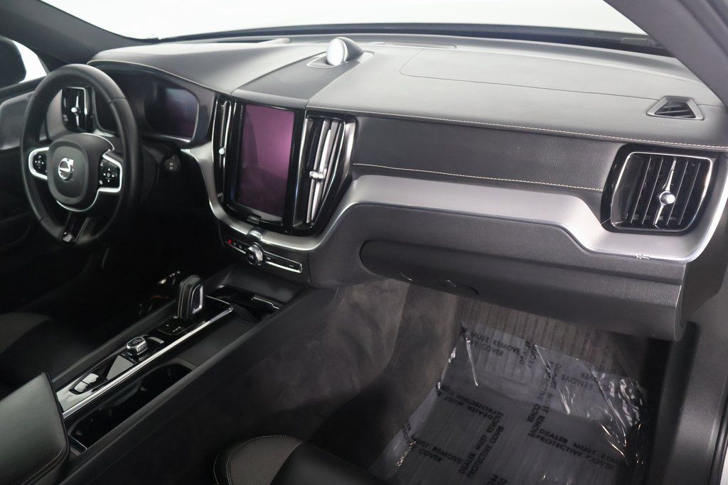 2022 Volvo XC60 Recharge Core 9