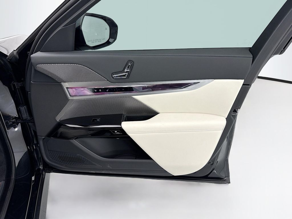 Thumbnail: 2023 BMW i7 - 24
