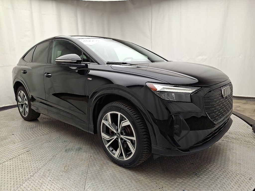 Thumbnail: 2023 Audi Q4 e-tron - 3