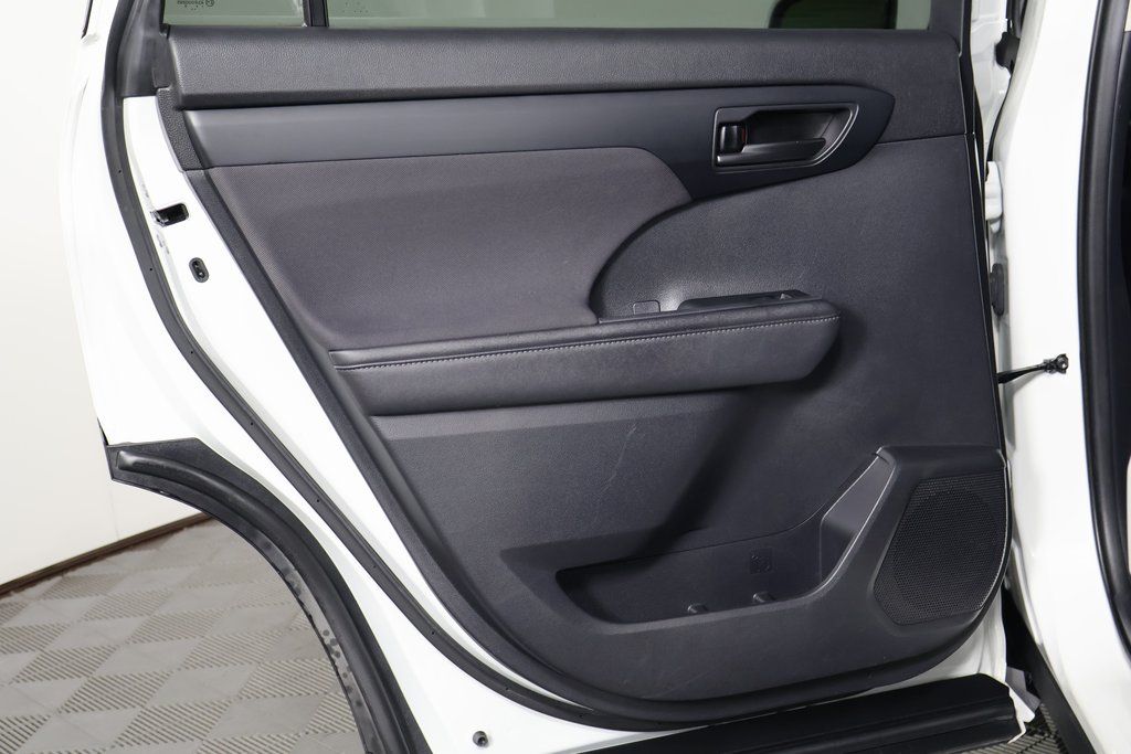 Thumbnail: 2020 Toyota Highlander - 14