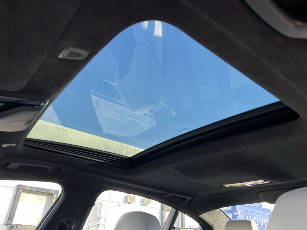 Thumbnail: 2021 BMW M5 - 21