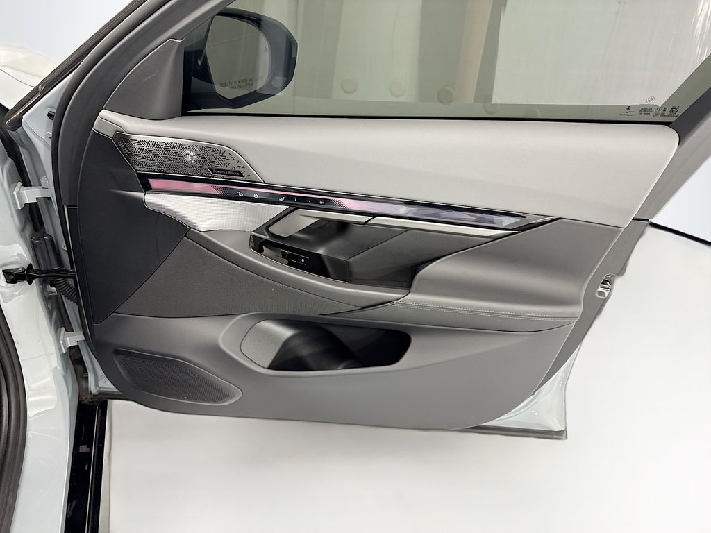 Thumbnail: 2026 BMW i5 - 24