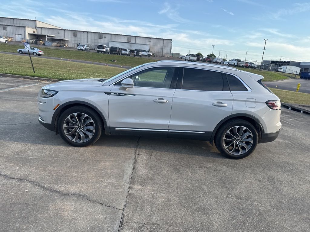 2022 Ceramic Pearl Metallic Tinted Clearcoat Lincoln Nautilus Reserve FWD SUV