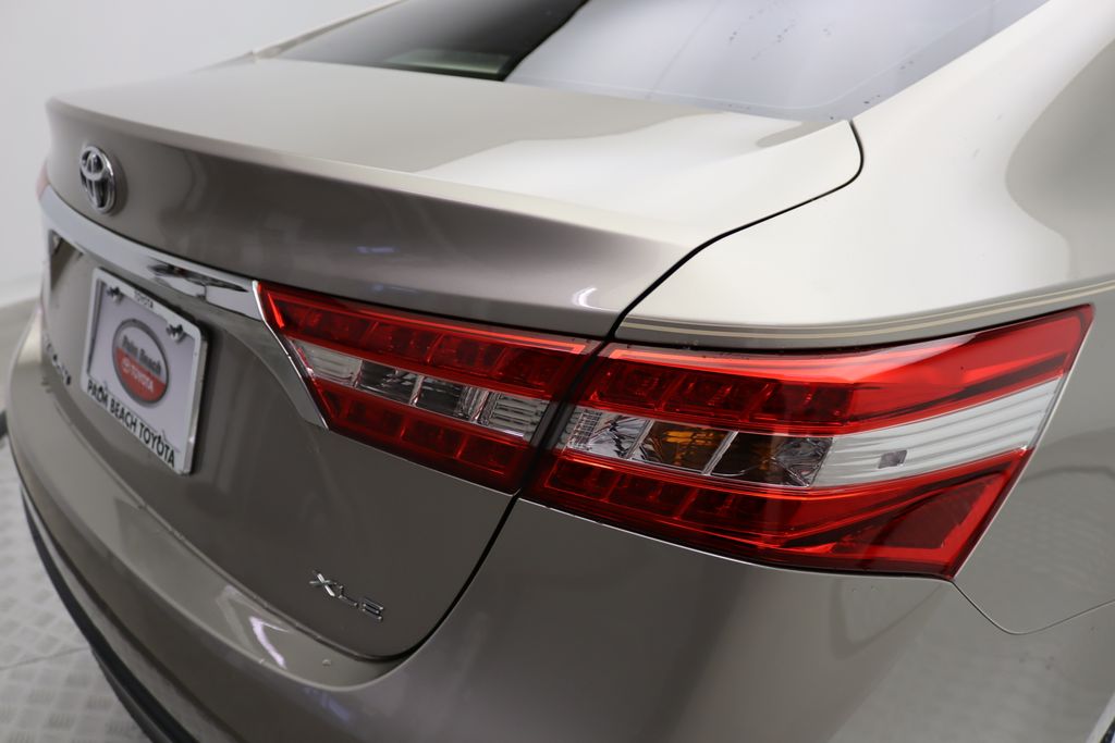 Thumbnail: 2013 Toyota Avalon - 9