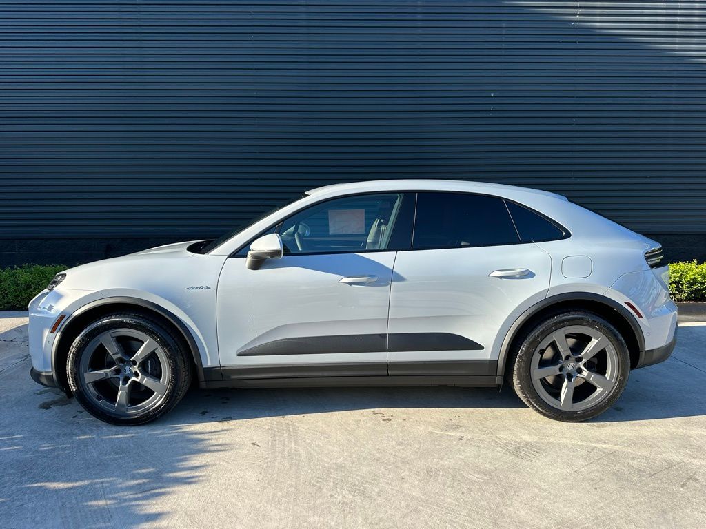 Thumbnail: 2025 Porsche Macan - 2