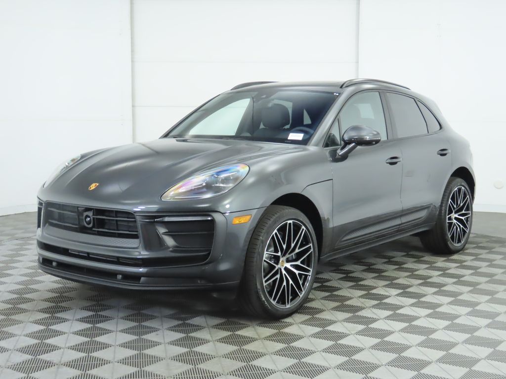 Thumbnail: 2025 Porsche Macan - 1