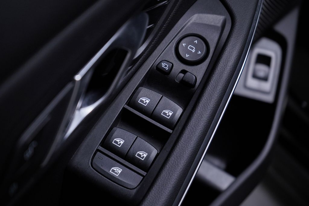 Thumbnail: 2024 BMW 3 Series - 17