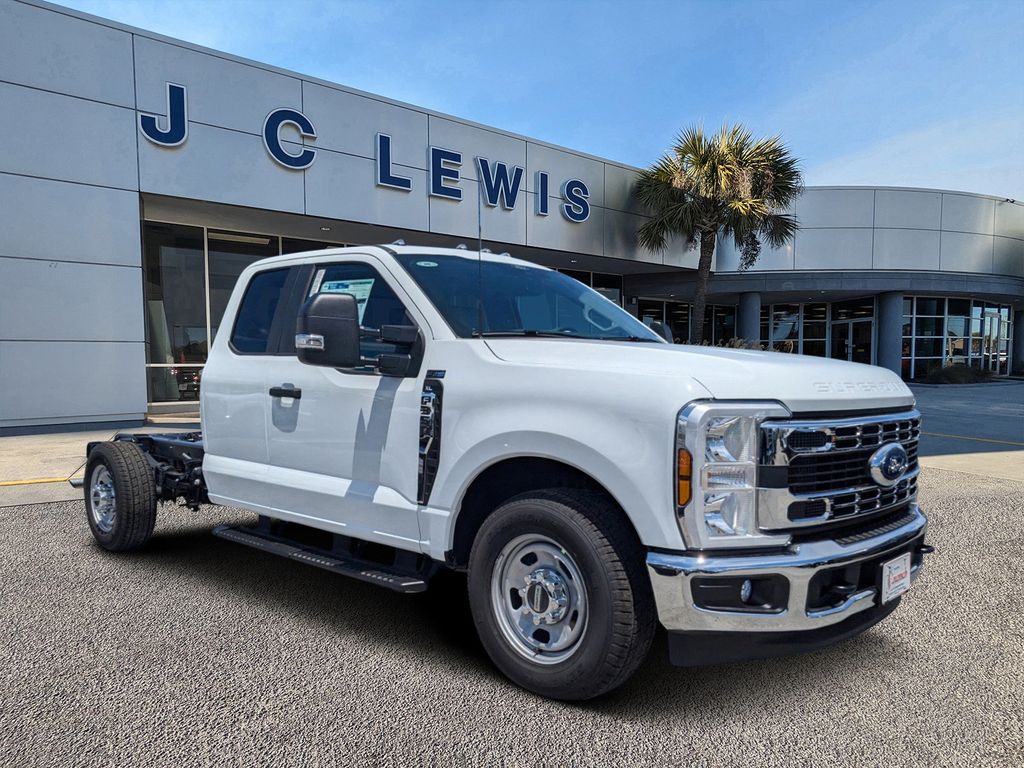 2025 Ford F-350 Chassis XL