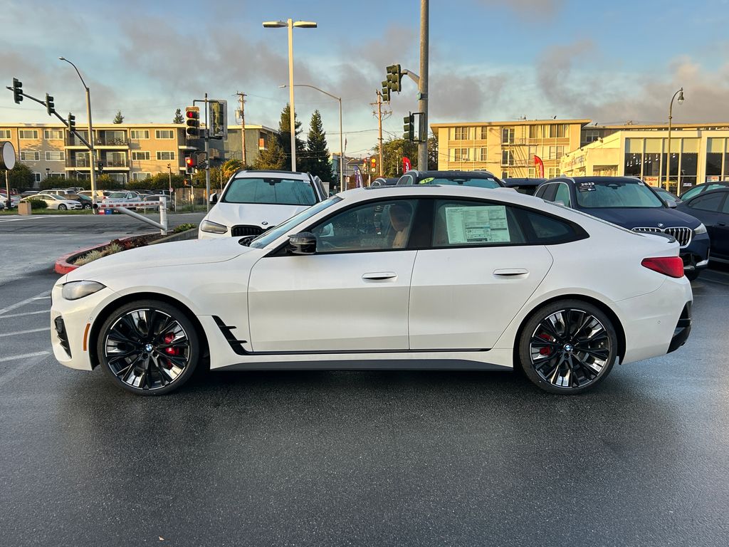 Thumbnail: 2026 BMW 4 Series - 2