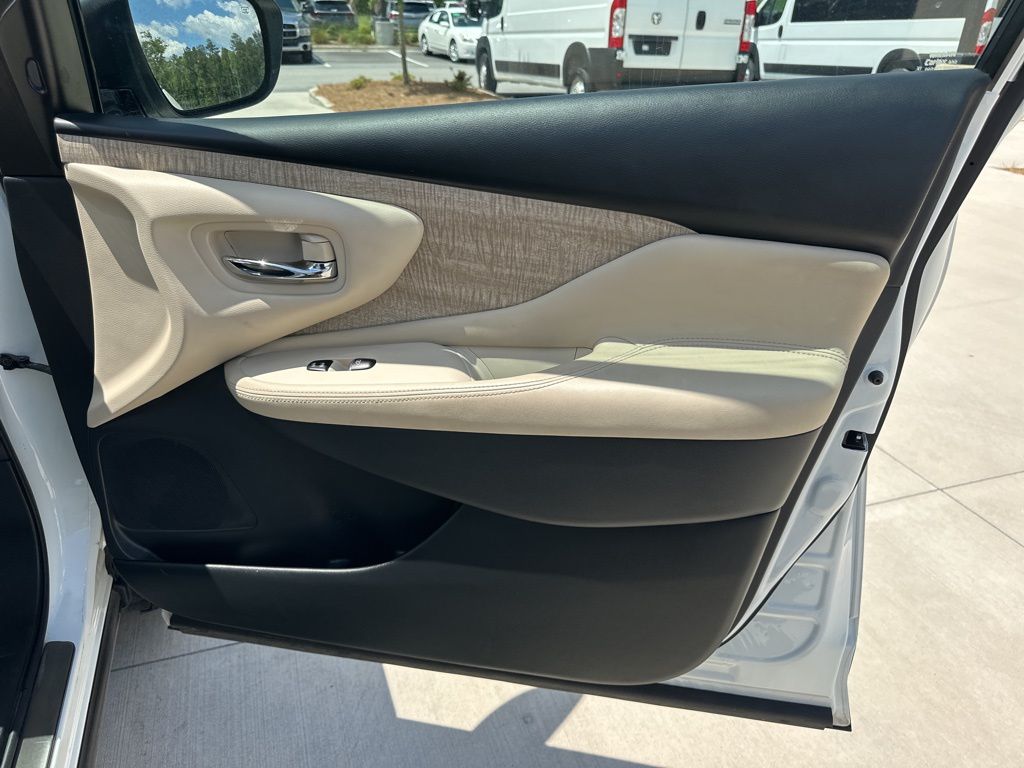 2023 Pearl White Tricoat Nissan Murano SL FWD SUV