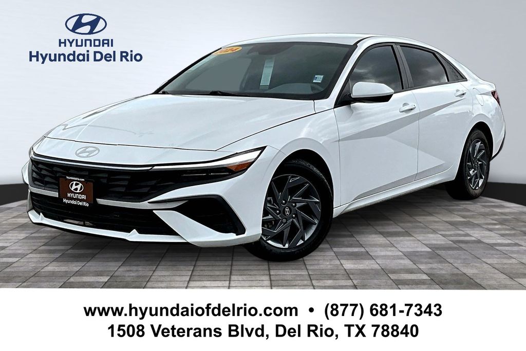 2024 Hyundai Elantra SEL FWD