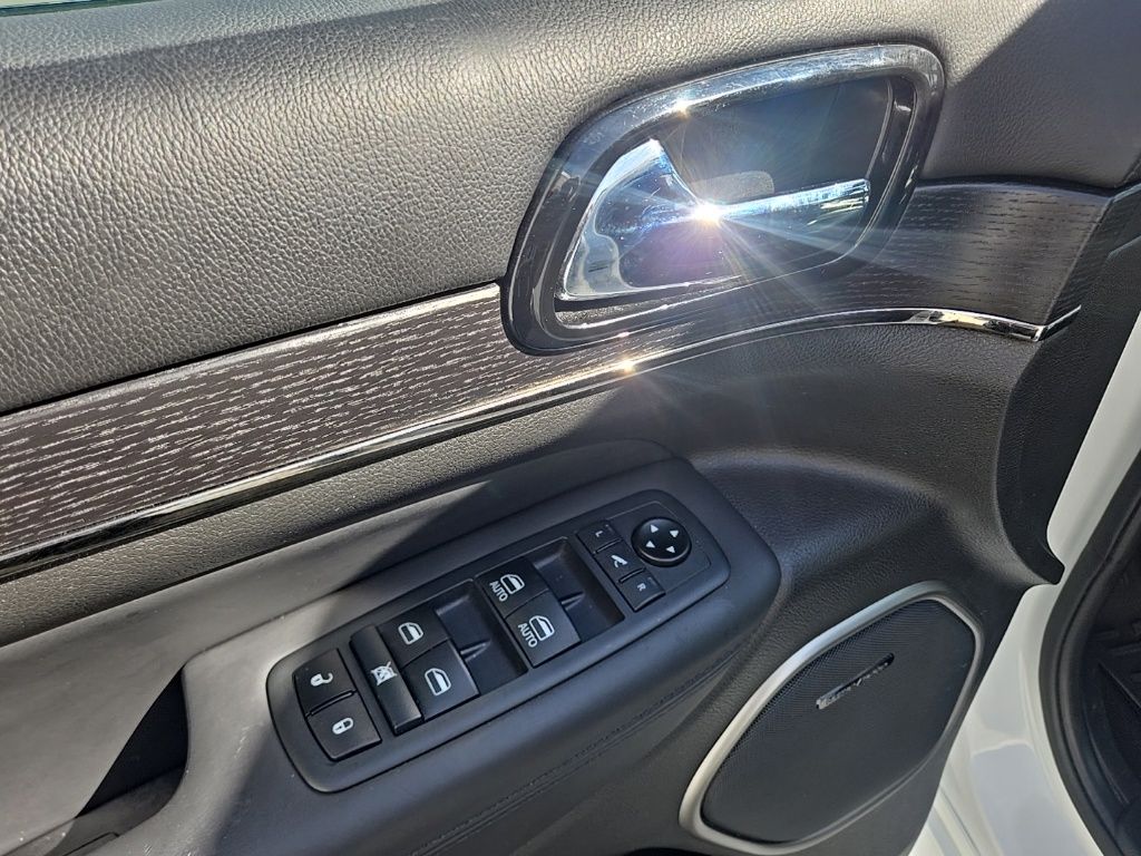 Used 2021 White Jeep High Altitude image 16