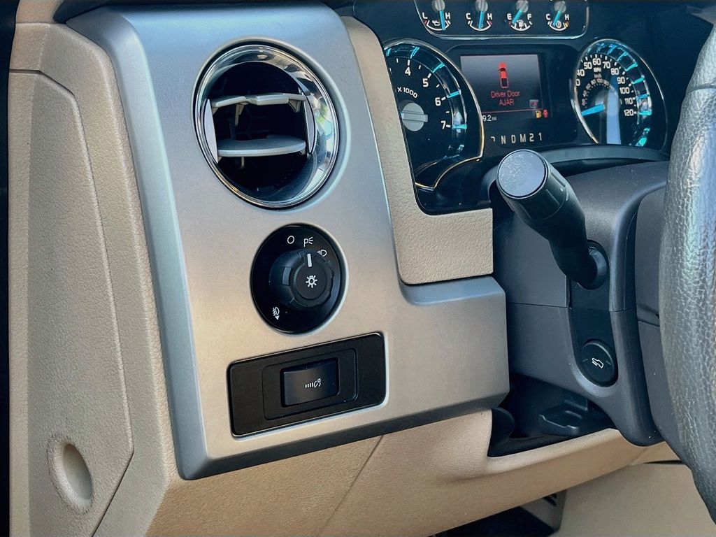 Used 2013  Ford Lariat image 10
