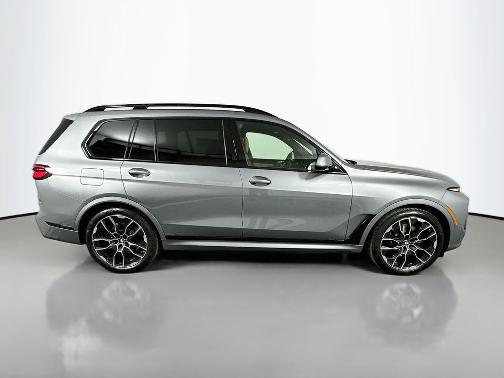 Thumbnail: 2027 BMW X7 - 4