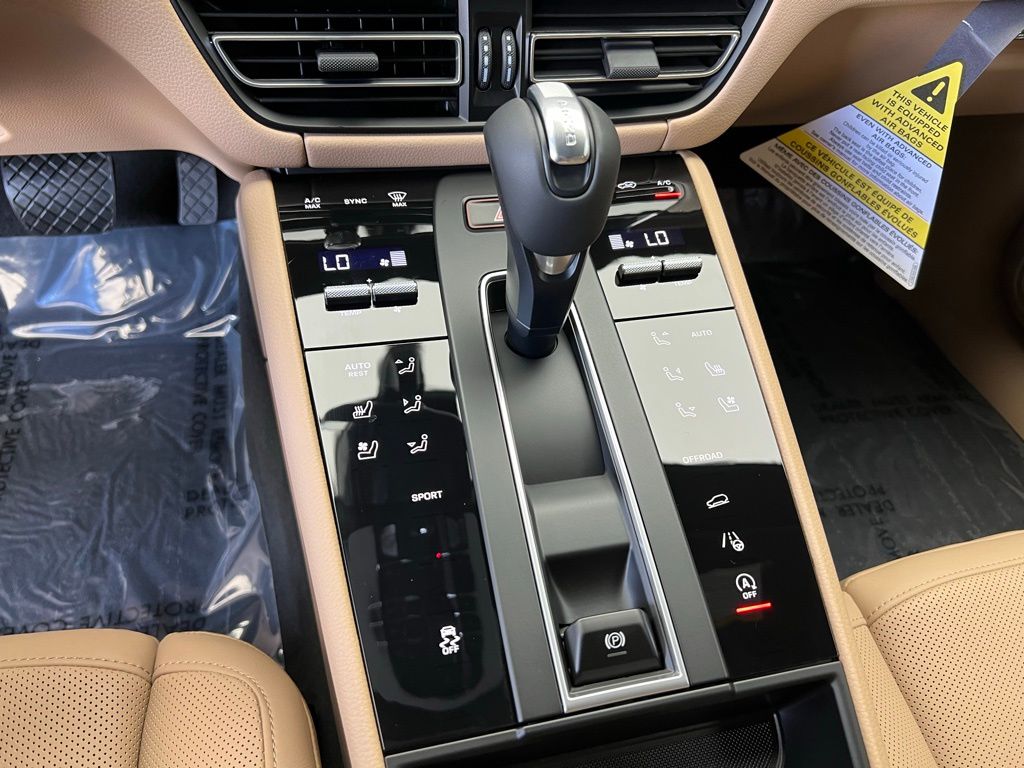 Thumbnail: 2025 Porsche Macan - 11