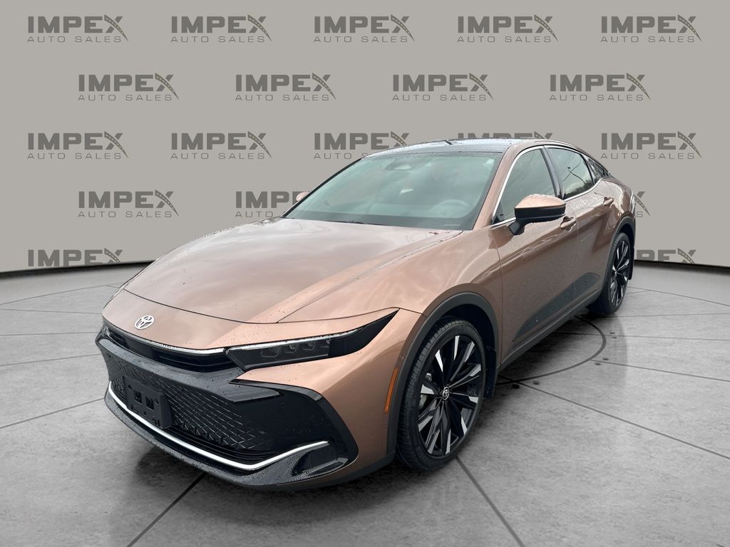 2025 Toyota Crown Platinum's photo