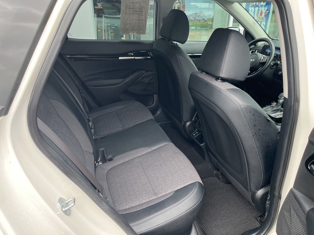 Used 2024 White Kia X-Line image 45