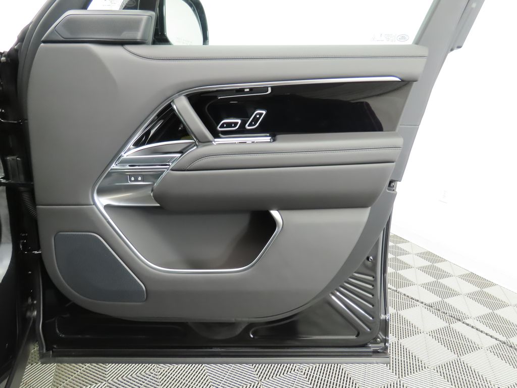 Thumbnail: 2025 Land Rover Range Rover - 26