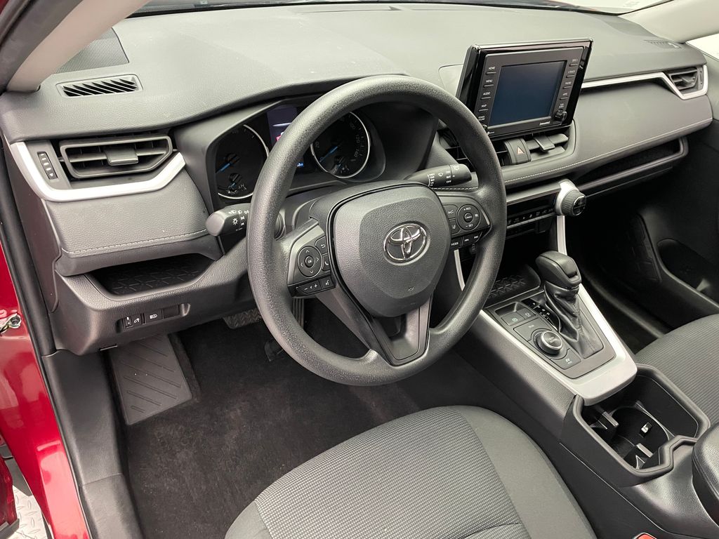 2022 Toyota RAV4 LE 11