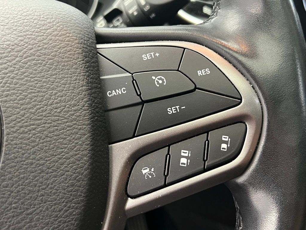 Thumbnail: 2021 Jeep Cherokee - 17