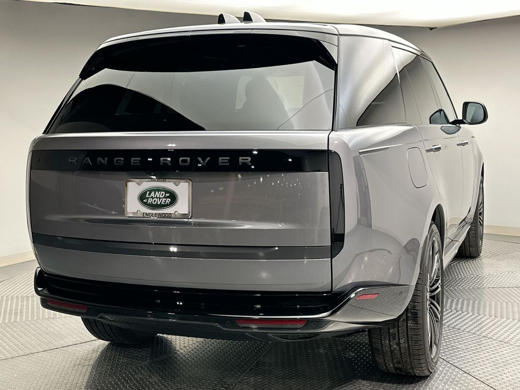 2025 Land Rover Range Rover SE 2