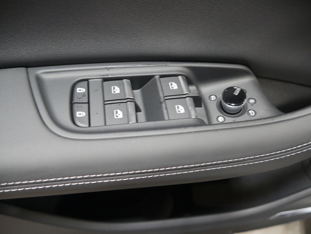 Thumbnail: 2026 Audi Q8 - 18