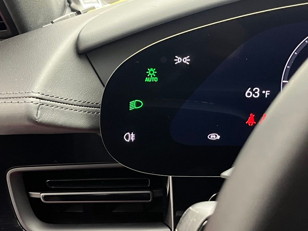 Thumbnail: 2021 Porsche Taycan - 22