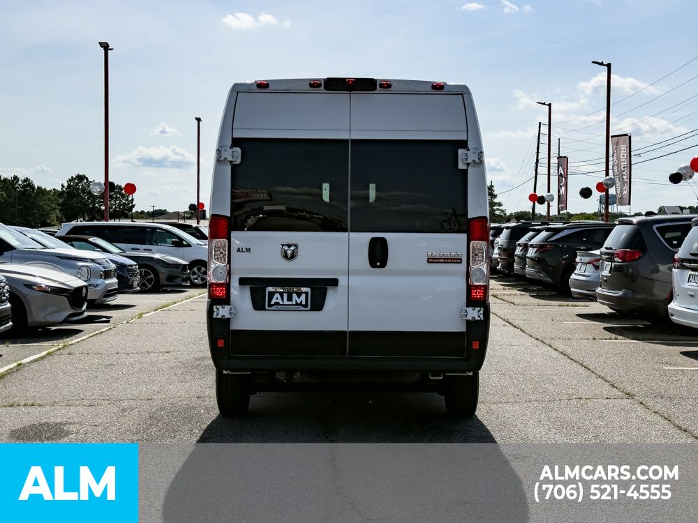 Used 2021 White Ram Base image 10