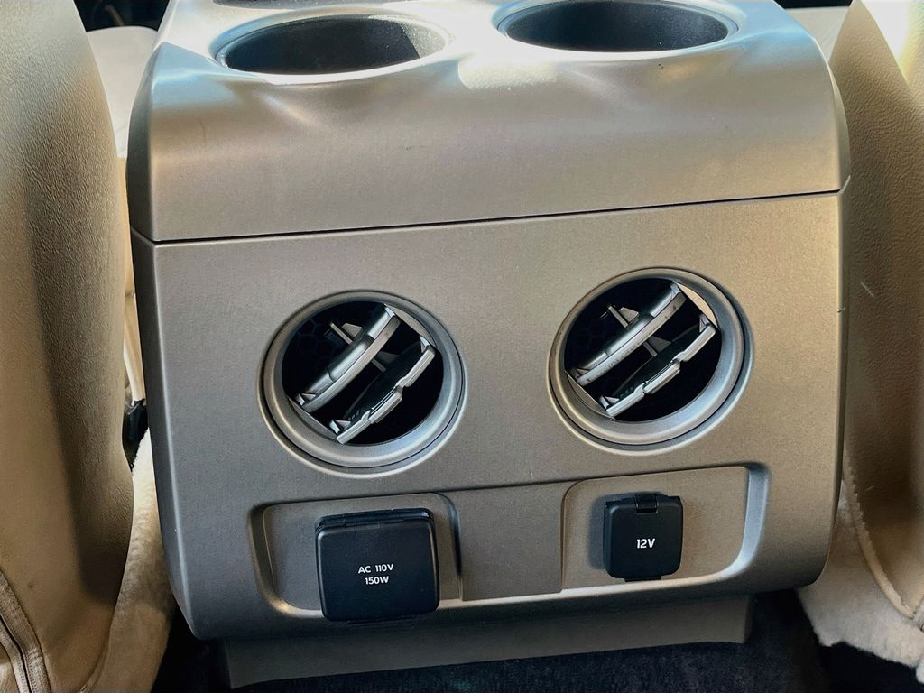 Used 2013  Ford Lariat image 24