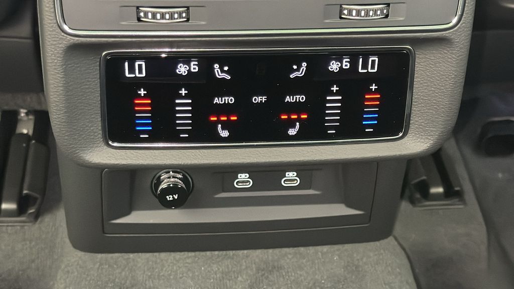 2025 Audi Q7  24