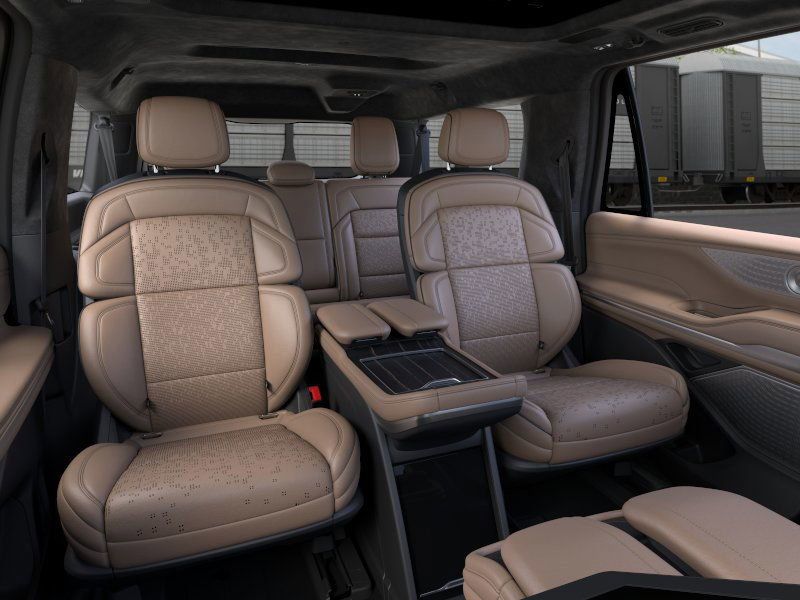 Thumbnail: 2025 Lincoln Navigator L - 11