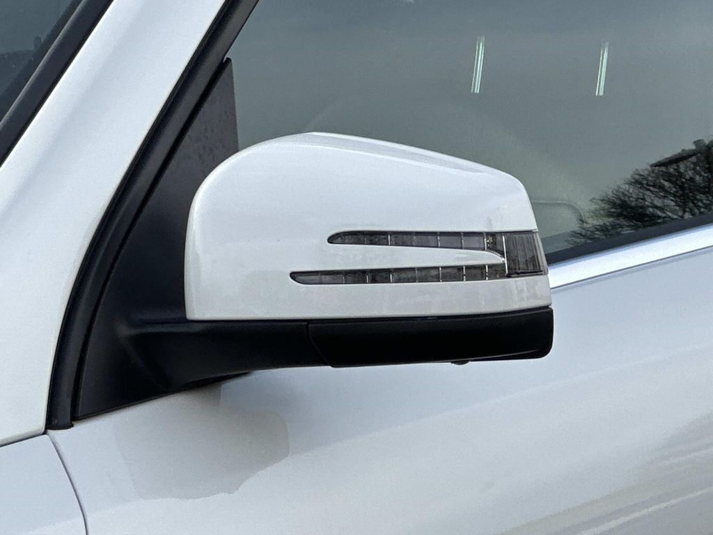 Thumbnail: 2016 Mercedes-Benz GLE - 2