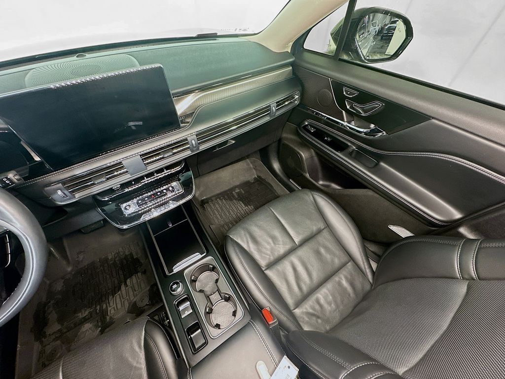 Used 2023 Gray Lincoln Grand Touring image 11