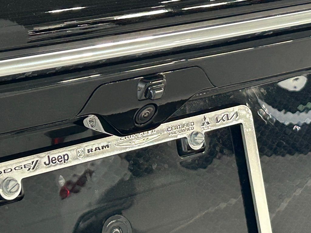 Used 2024 Diamond Black Crystal Pearlcoat Jeep Base image 23