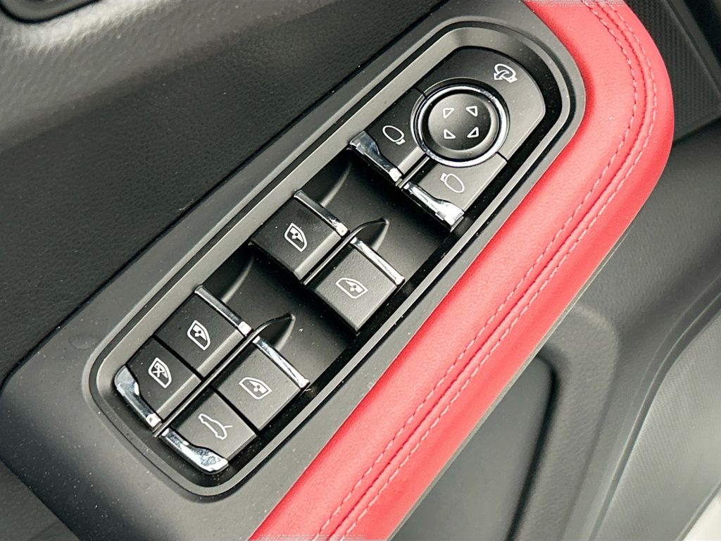 Thumbnail: 2026 Porsche Macan - 23