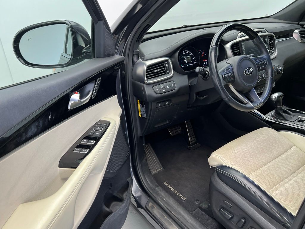 2017 Kia Sorento SX 22