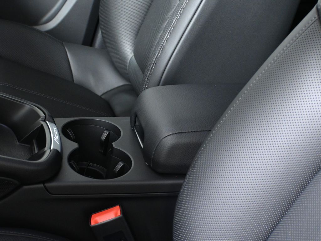 Thumbnail: 2026 Porsche Macan - 29