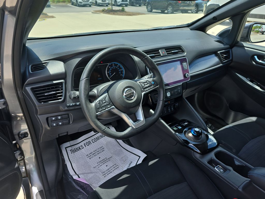 2022 Gun Metallic Nissan LEAF SV FWD Hatchback