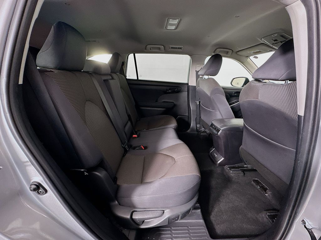Thumbnail: 2024 Toyota Highlander - 28