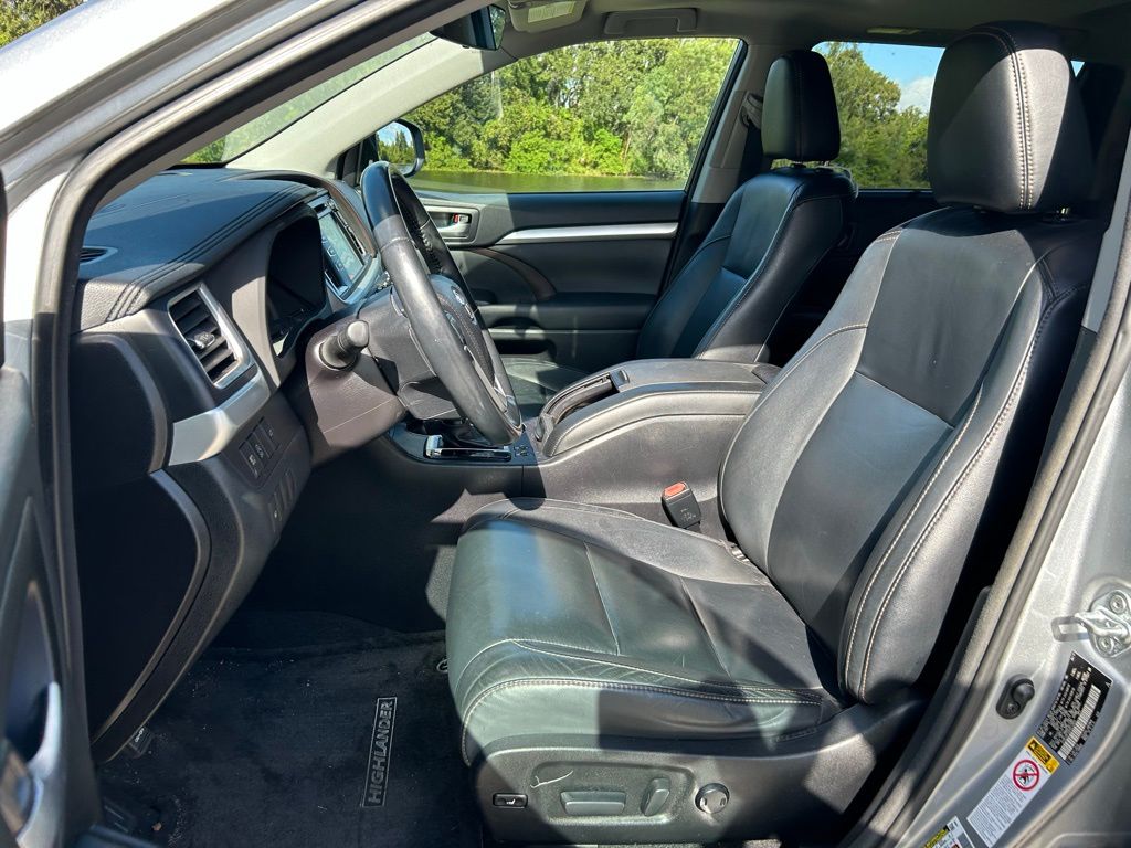 Thumbnail: 2017 Toyota Highlander - 15