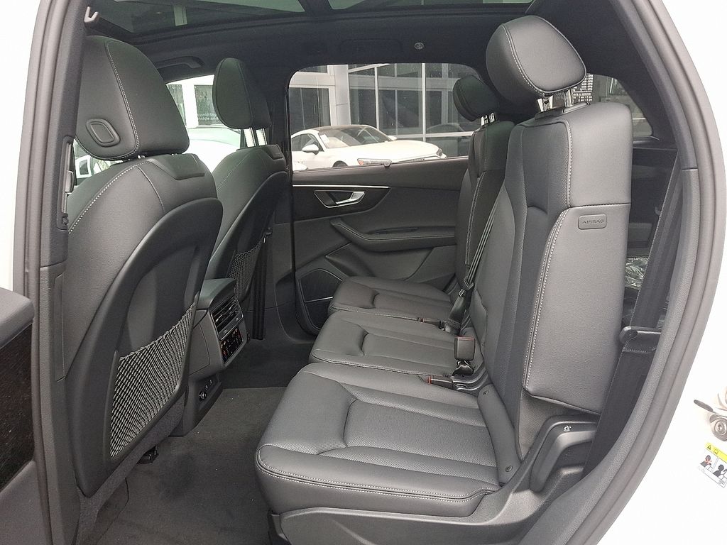 2025 Audi Q7  7