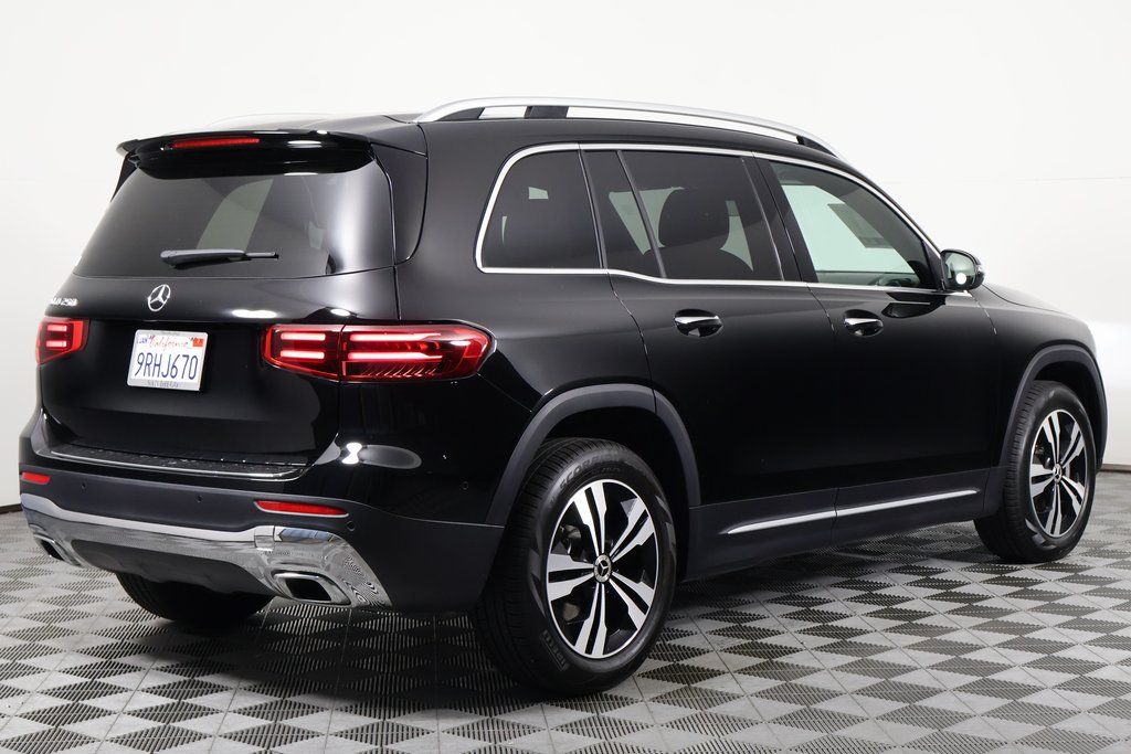 Thumbnail: 2025 Mercedes-Benz GLB - 4