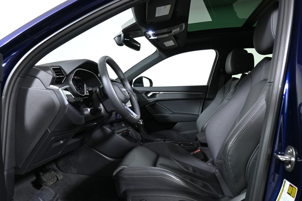 Thumbnail: 2025 Audi Q3 - 3