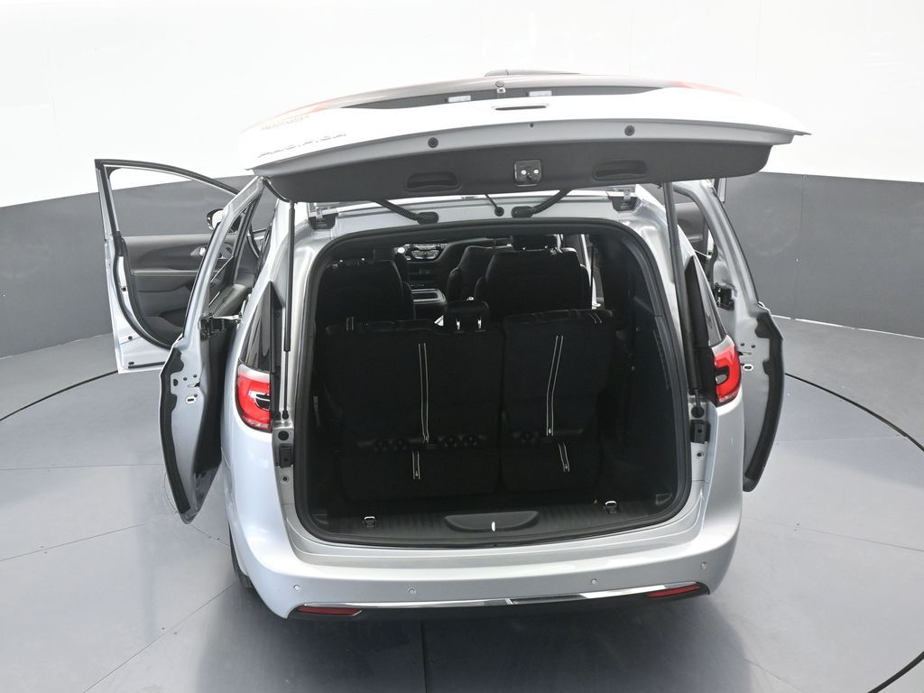 New 2026 Silver Mist Clearcoat Chrysler Select image 65