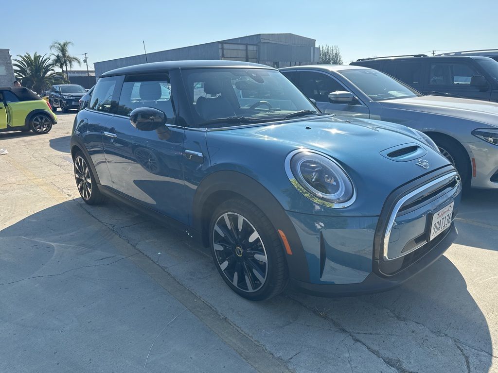 2023 MINI Cooper Signature Plus 3