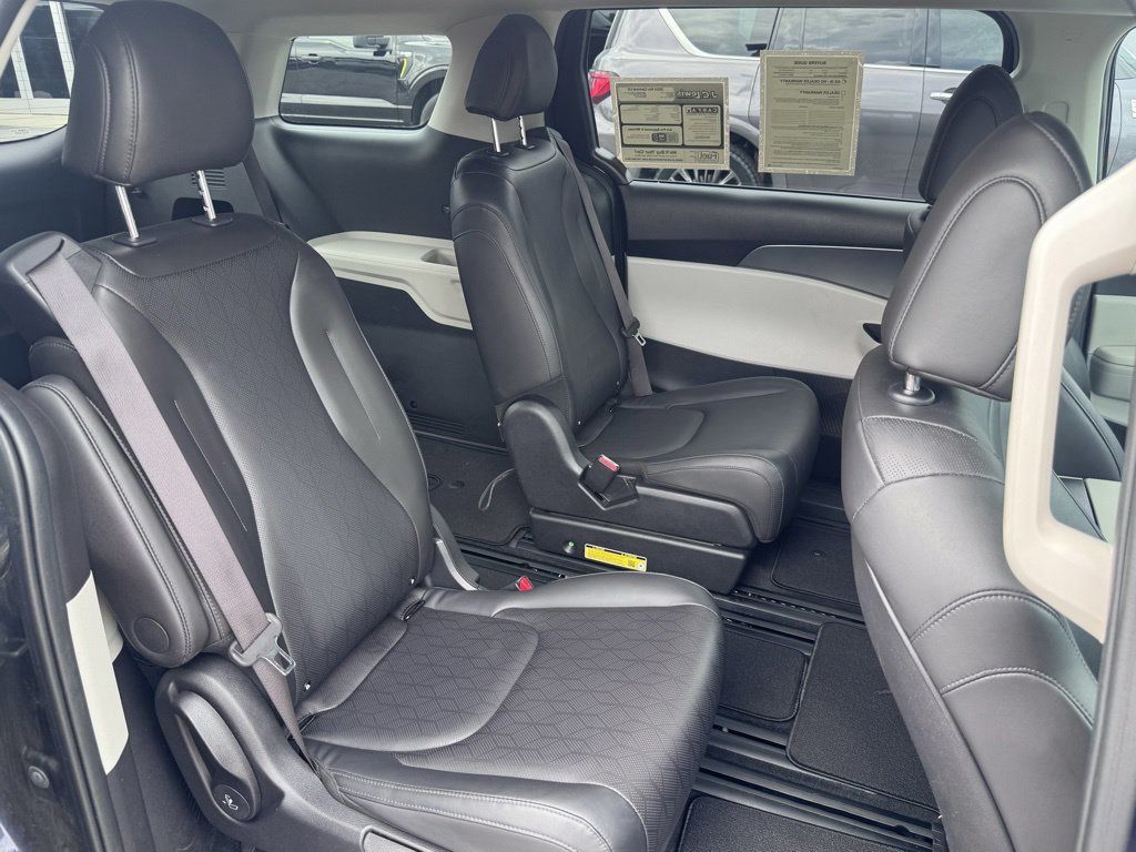 2024 Kia Carnival MPV LX Seat Package