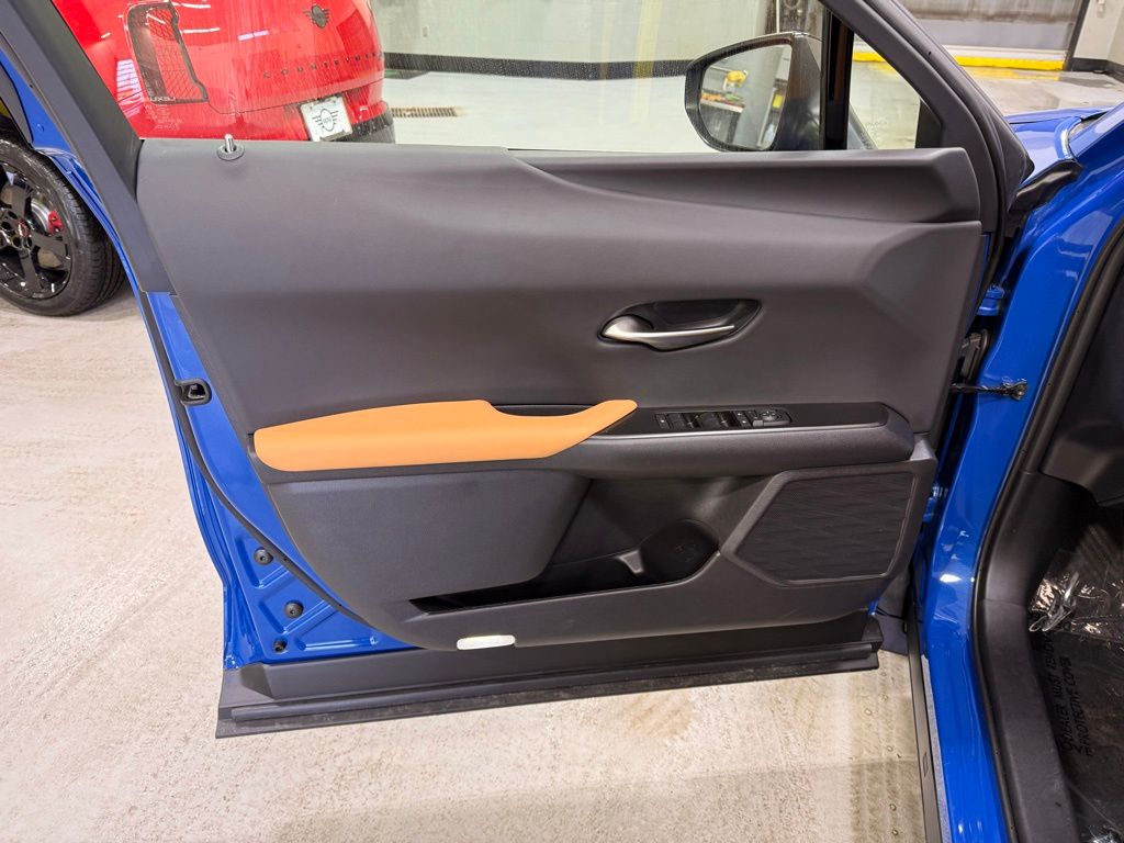 Thumbnail: 2025 Lexus UX - 10