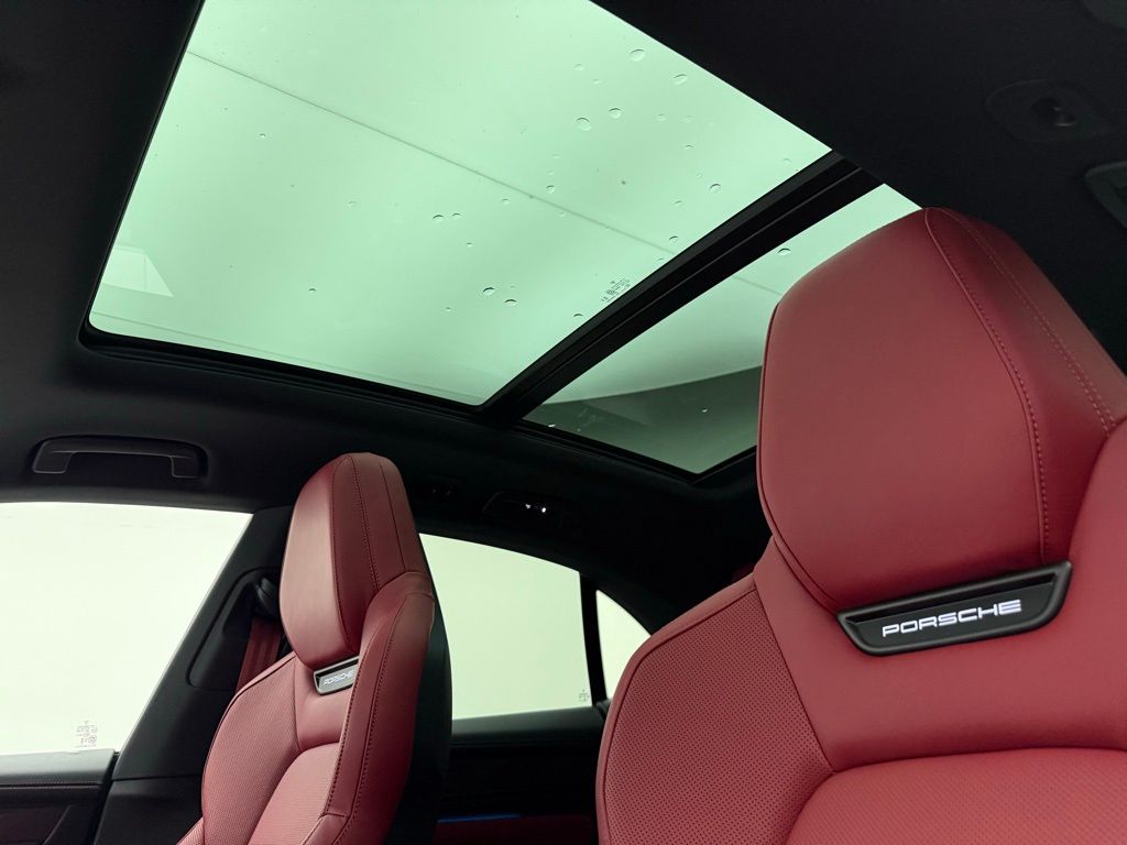 Thumbnail: 2026 Porsche Macan - 21