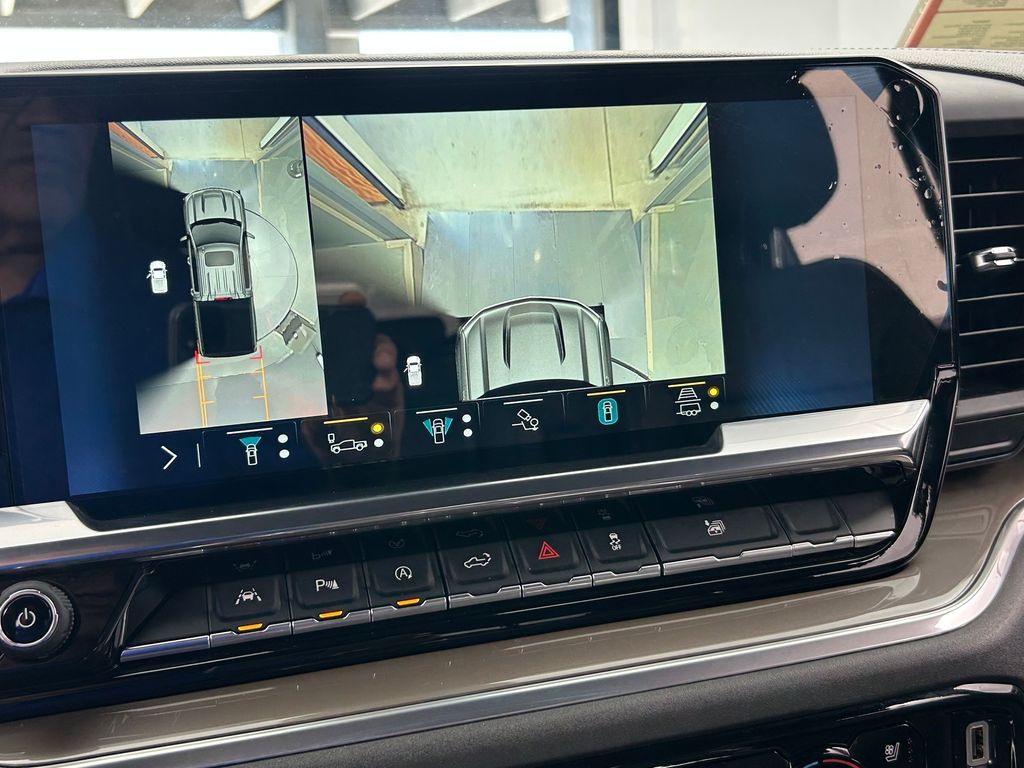 Used 2022 Black Chevrolet High Country image 23